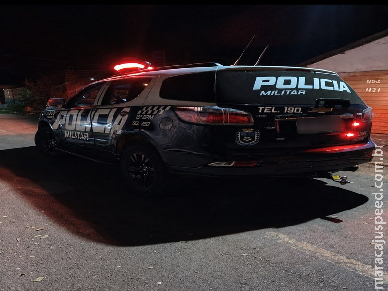 Mulher de 29 anos é contida pela PM após agredir marido com socos e tentar atacá-lo durante socorro em Nova Alvorada do Sul