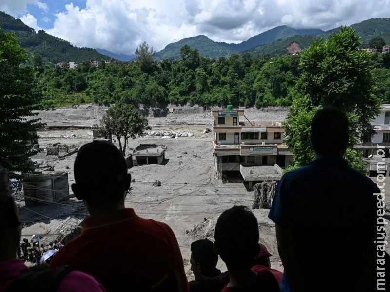 Nepal confirma 359 mortes após avalanche; buscas por desaparecidos prosseguem