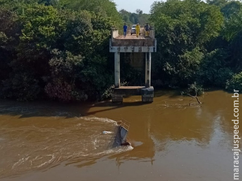 Ponte cede sobre o Rio Taquari, carreta cai na água e motorista fica desaparecido