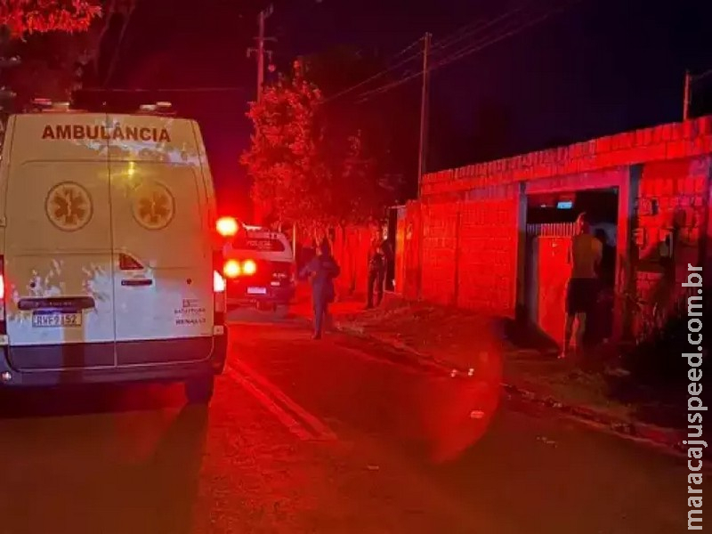 Atirador em motocicleta mata homem no quintal de casa