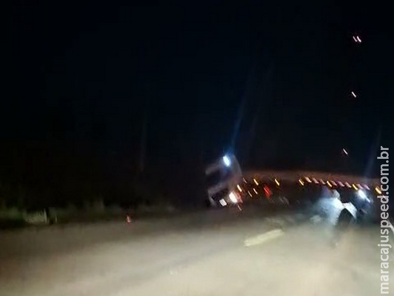 Caminhoneiro embriagado trava a BR-267 e é preso pela PRF após quase tombar veículo em Maracaju