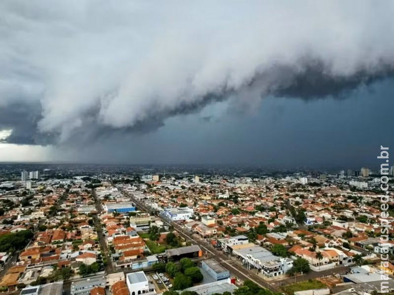 Campo Grande entra em alerta para tempestades com chuva forte e ventos intensos