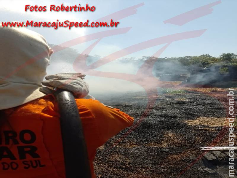 Corpo de Bombeiros combate incêndio em vegetação de 2,5 hectares no Conjunto Fortaleza em Maracaju