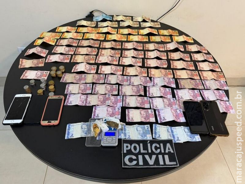 Dupla é presa com maconha, pasta base, dinheiro e balança