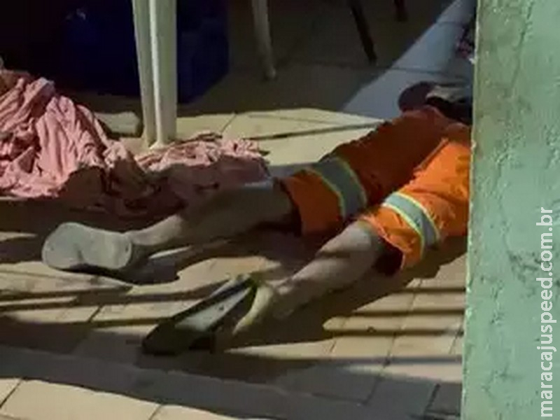 Homem é executado a tiros na varanda de casa e atirador foge de moto