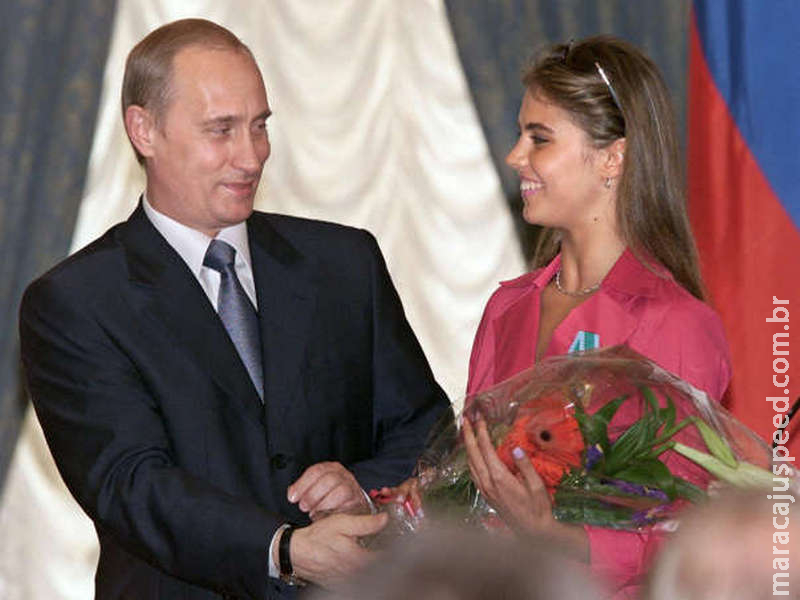Jornalista que revelou identidade de namorada de Putin é encontrado morto após comer cogumelos venenosos