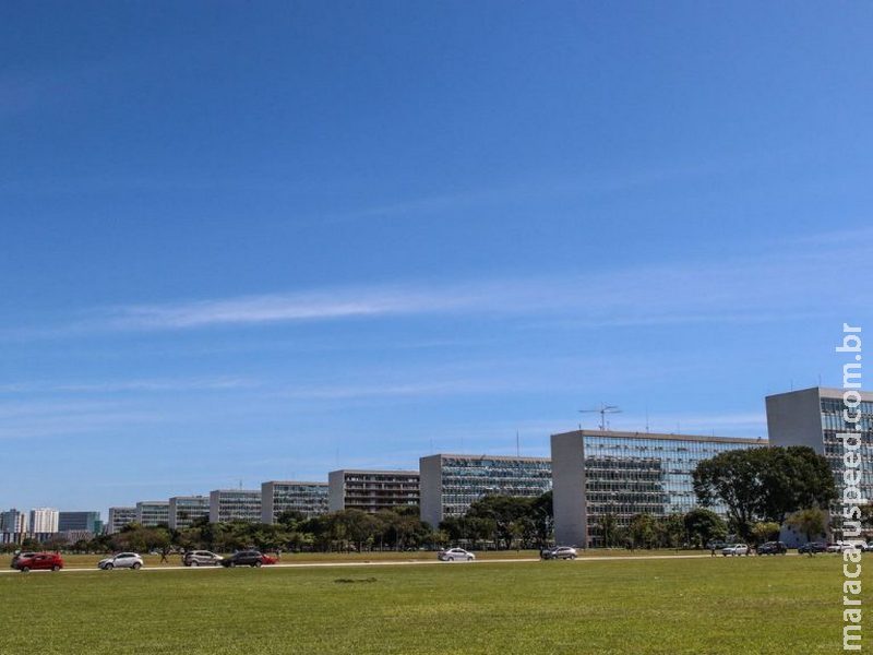 Orçamento de 2027 tem salário mínimo de R$ 1.741 e redução de despesas com pessoal