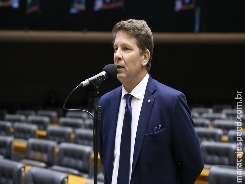 PF vê suspeita de crime em recursos transferidos por Frias para filme de Bolsonaro