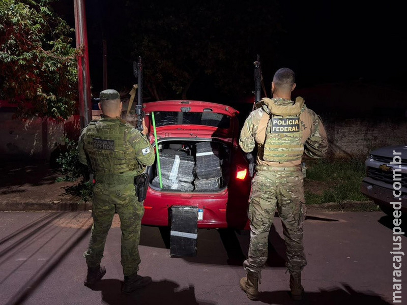 Polícia encontra dupla carregando carro com droga e apreende 329 quilos de maconha