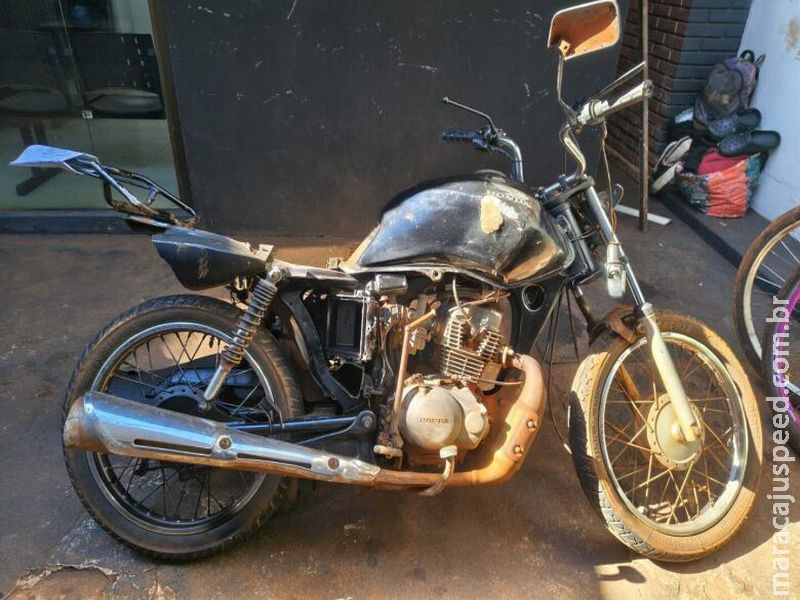Acidente com moto furtada termina com jovem preso e arma apreendida