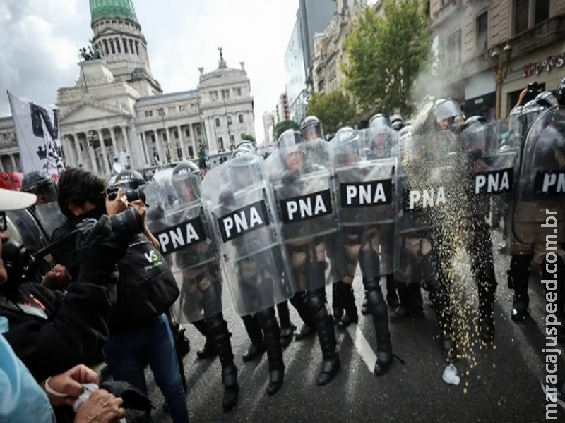 Ajuste de Milei reduz número de novos aposentados em 53% na Argentina