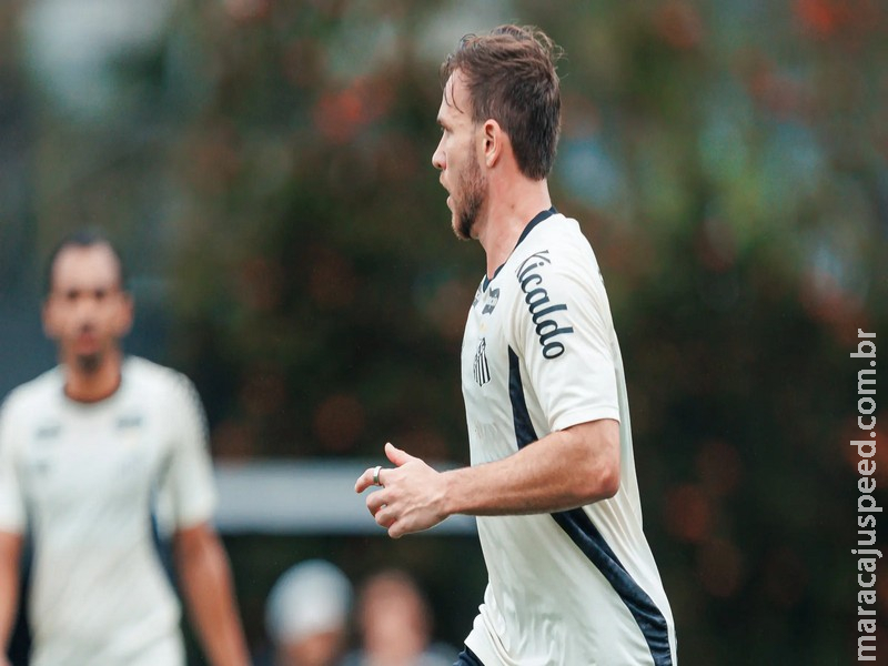 Arthur treina sem restrições, e Santos inicia preparação para enfrentar o Bragantino