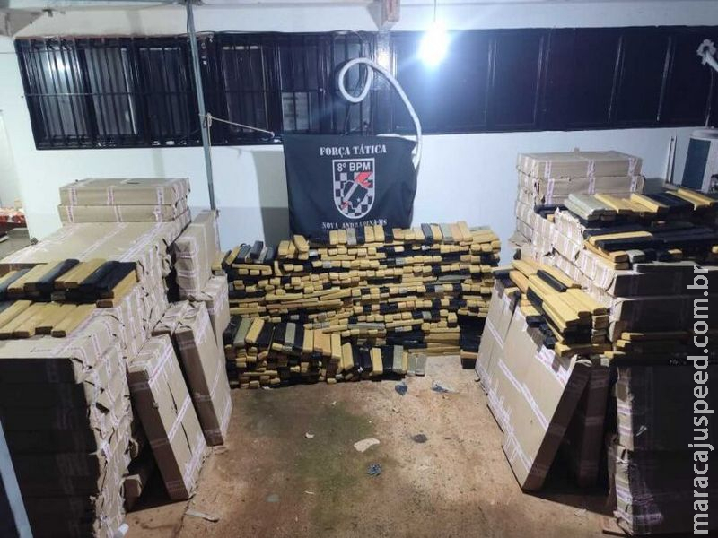 Caminhão com carga de móveis escondia 3,2 toneladas de maconha em MS
