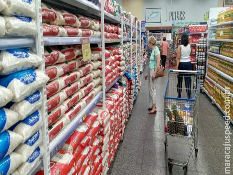 Campo-grandenses trocam marcas e reduzem compras para economizar no supermercado