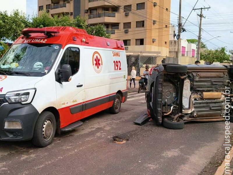 Carro capota após colisão e duas mulheres ficam feridas em Dourados