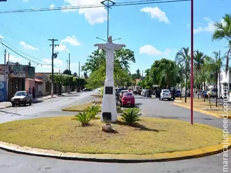 Confusão envolvendo 4 pessoas acaba com jovem de 20 anos morto a facadas