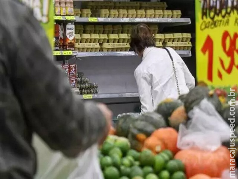 Endividamento é alto, mas fim das bets deve devolver dinheiro aos supermercados