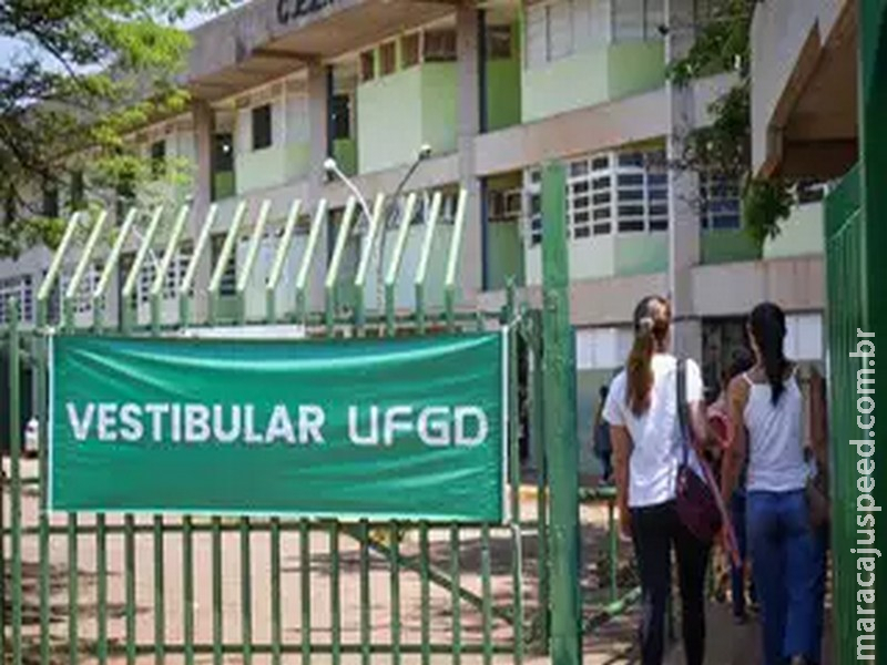 Entre a bolsa e as cotas, estudantes pobres enfrentam escolha difícil