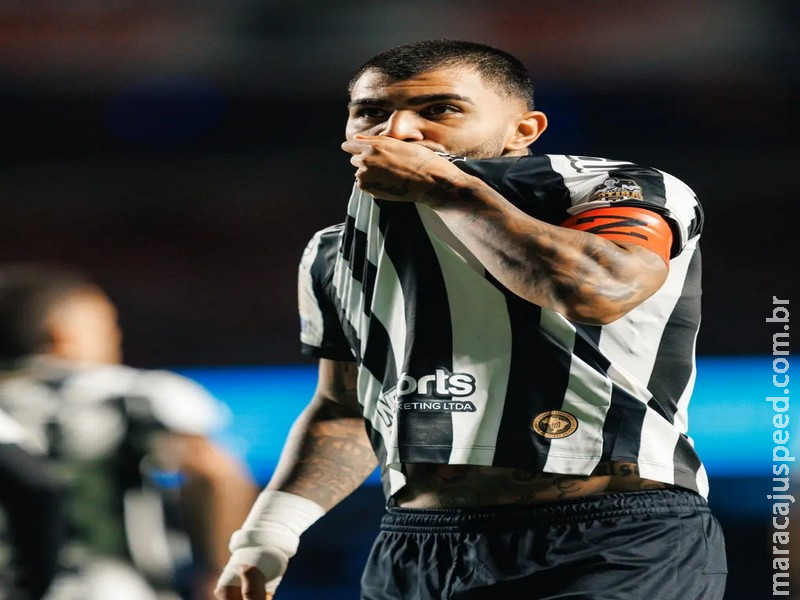 Gabigol decide, e Santos vira sobre o São Paulo em clássico atrasado do Brasileiro