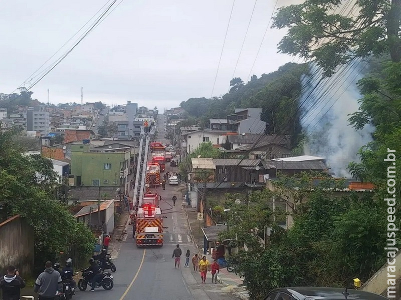 Homem coloca fogo em casa do atual da ex e se entrega à polícia em Santa Catarina