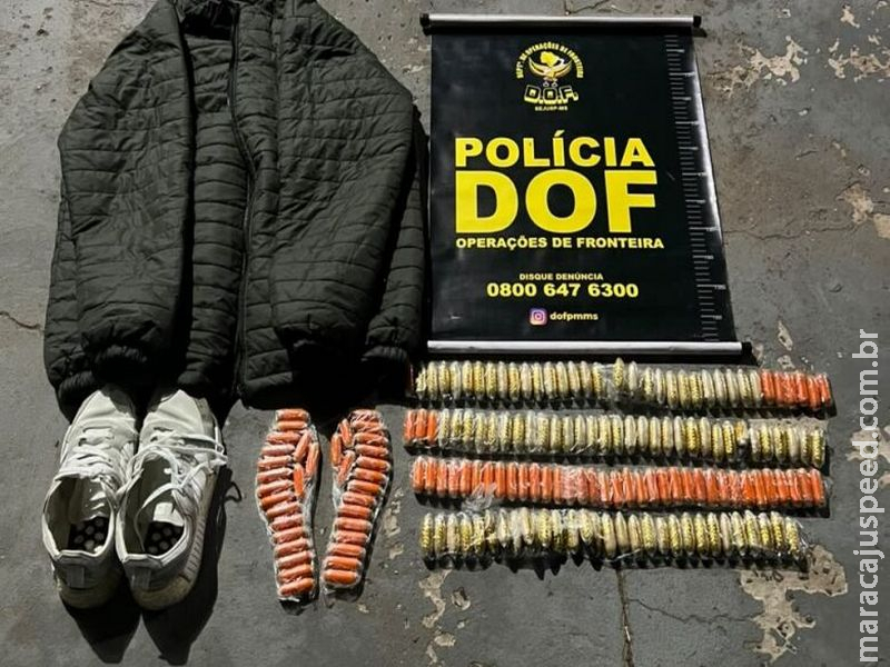 Homem é flagrado com cocaína escondida em jaqueta e tênis 