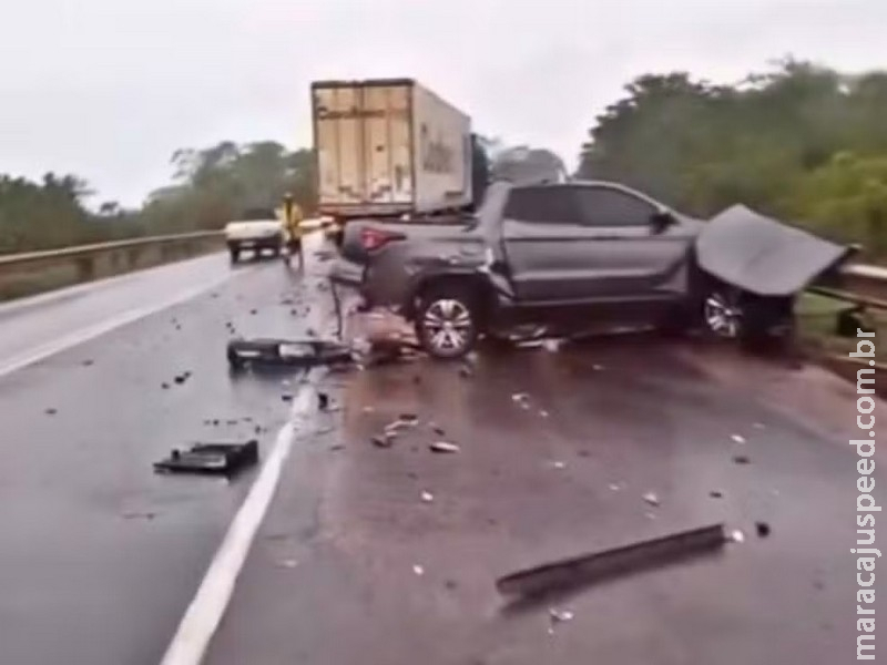 Militares do Exército morrem após batida entre caminhonete e carreta na BR-163 em MS