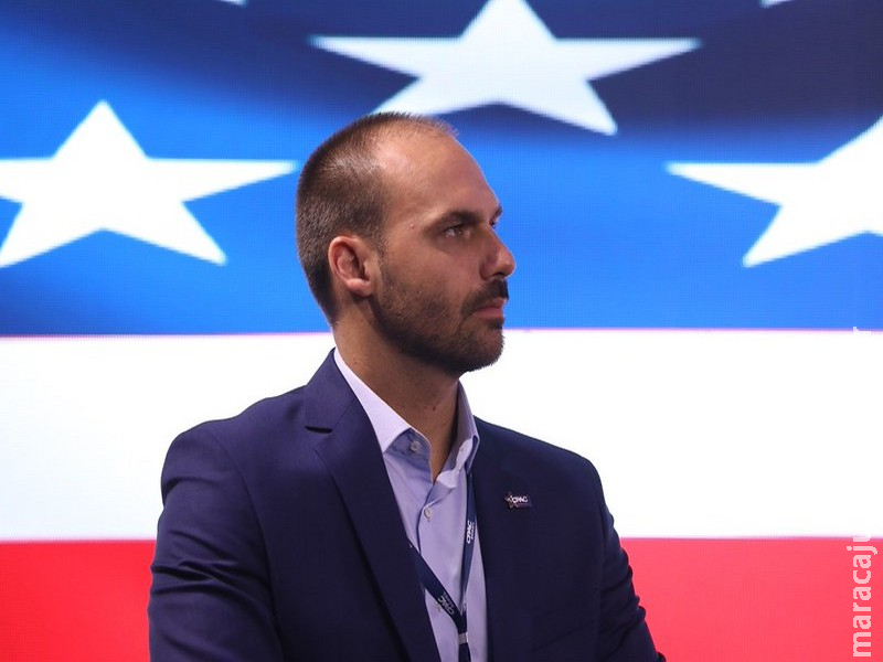 Moraes determina emissão de mandado de prisão contra Eduardo Bolsonaro