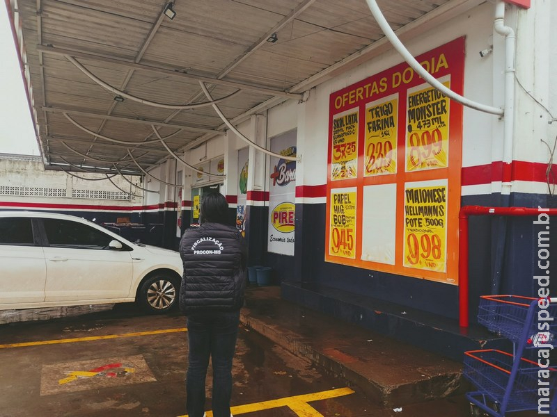 Operação do Procon apreende produtos vencidos e autua supermercado em Maracaju