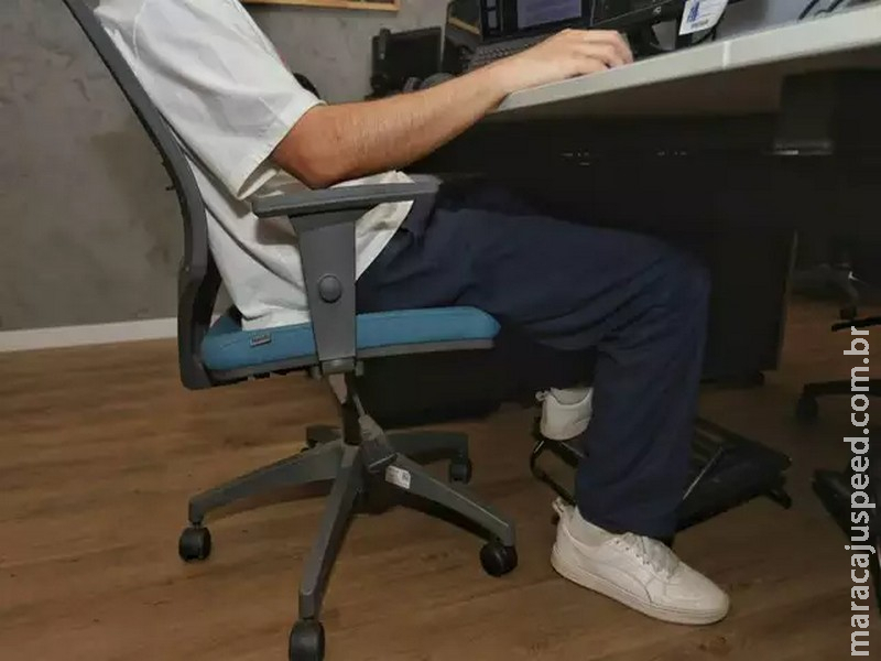 Postura 100% reta o dia todo no trabalho pode ser ainda mais prejudicial