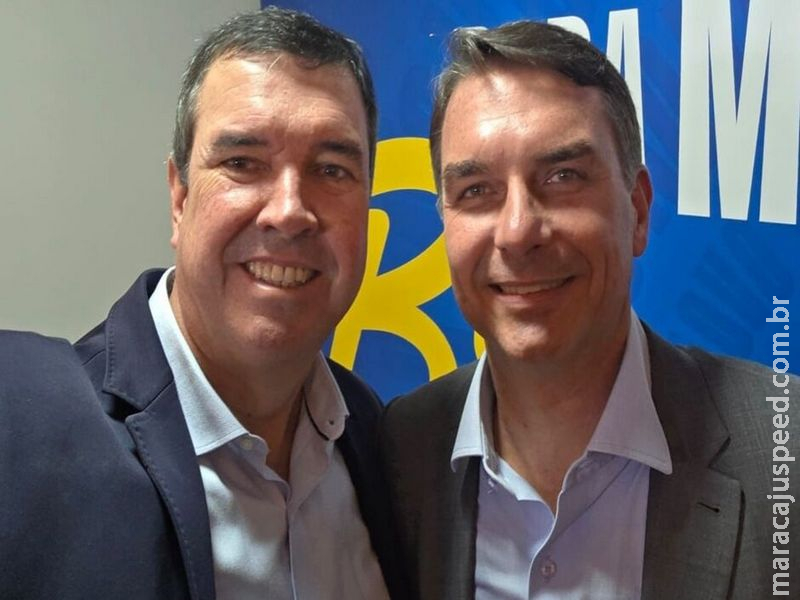 Riedel publica foto com Flávio Bolsonaro e reafirma apoio à candidatura