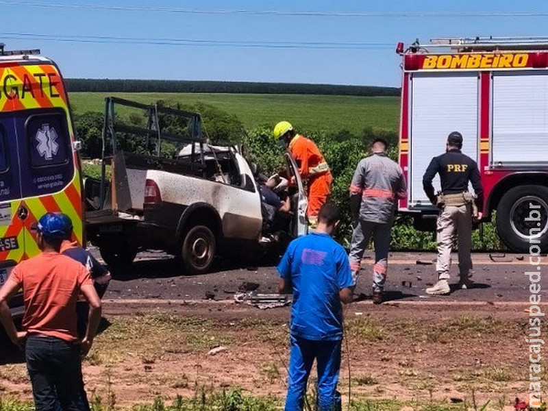 Sobrevivente de acidente entre picape e carreta na 163 segue internado em estado grave