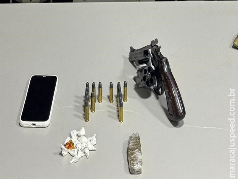 Suspeito de tráfico é flagrado com maconha e acaba preso com arma e cocaína