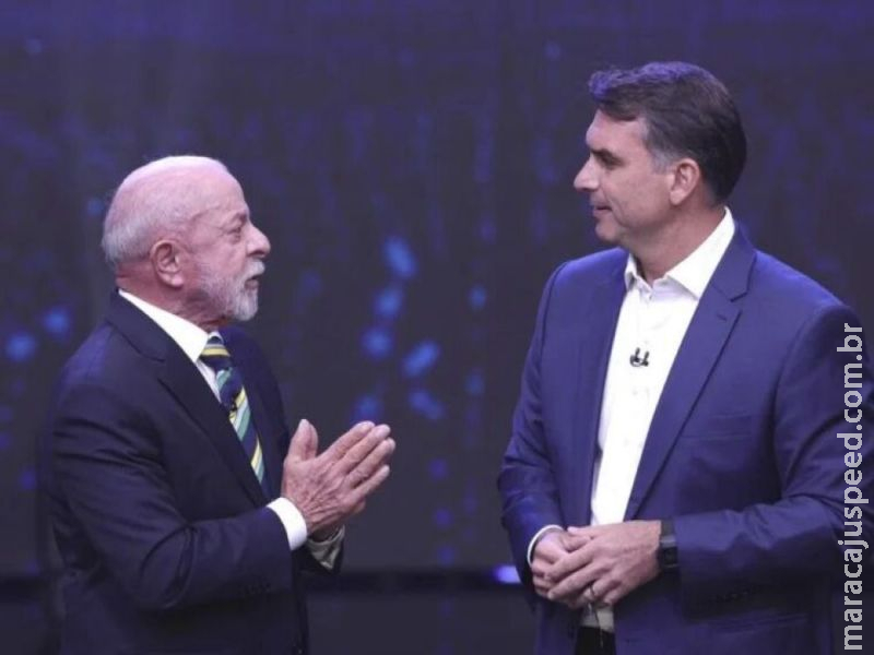 Wall Street Journal acusa governo Lula de perseguir Flávio Bolsonaro 